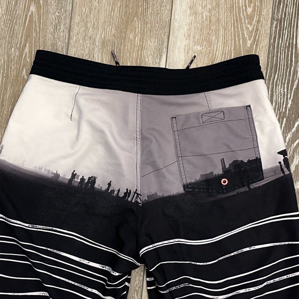 Old Navy Swimwear Sz 32 Men's Swim Trunks Board Shorts - Picture 5 of 5